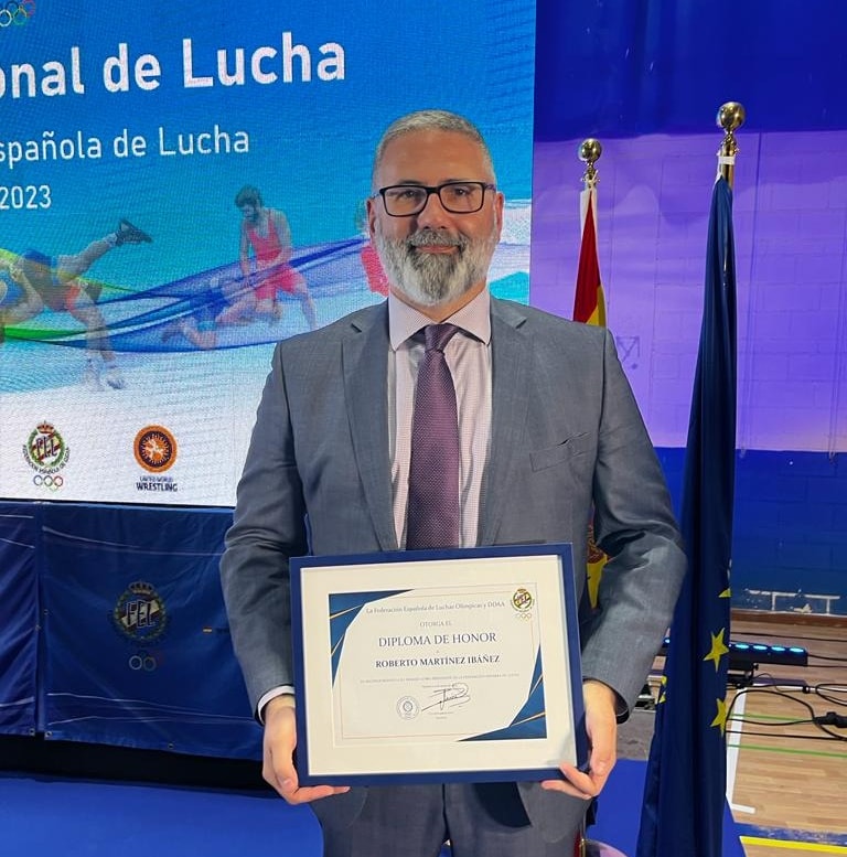 Roberto Mart&iacute;nez recibi&oacute; el Diploma de Honor de la Federaci&oacute;n Espa&ntilde;ola de Luchas Ol&iacute;mpicas